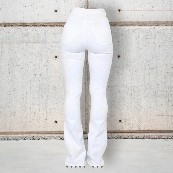 Fashion Nova white flare jean - Picture 6 of 6